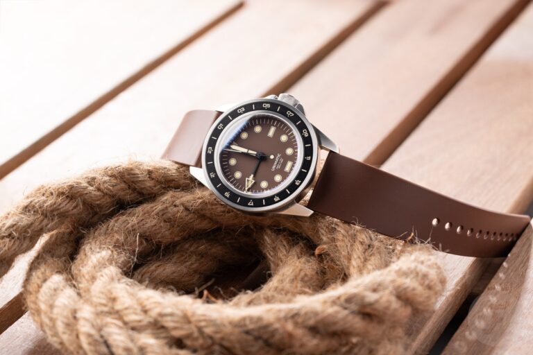 Practice Modello Uno Heritage Gmt Diver With Stylish Uni Pattern